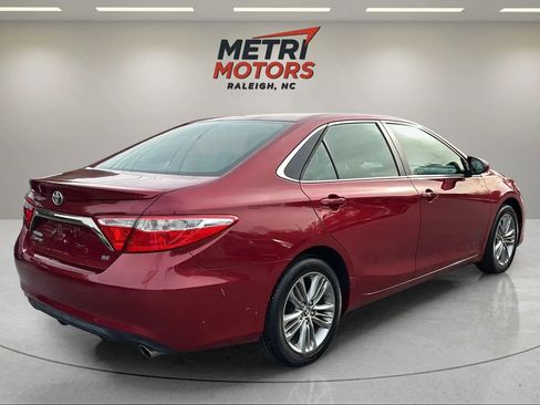 Used 2015 Toyota Camry SE image 3