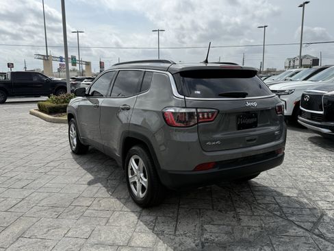 Used 2024 Jeep Compass Latitude image 5