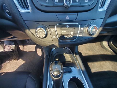 Used 2018 Chevrolet Malibu LT image 18