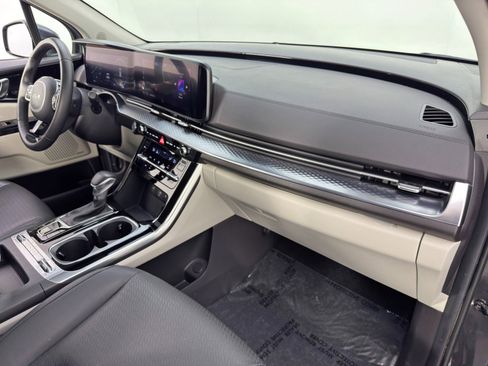 Used 2024 Kia Carnival SX Prestige image 15