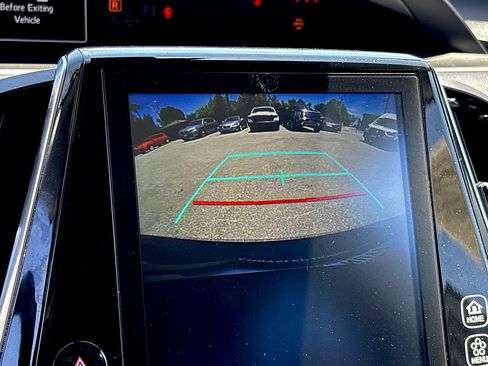 Used 2022 Toyota Prius Prime XLE FWD image 18