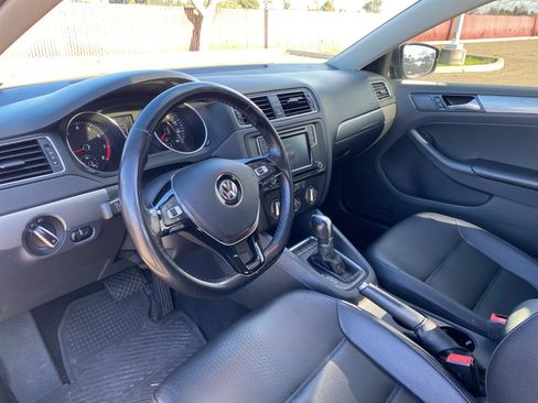 Used 2017 Volkswagen Jetta SE image 8