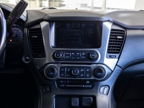 Used 2019 Chevrolet Suburban LT w/ Luxury Package AWD/4WD image 12