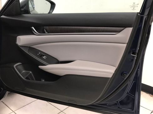Used 2020 Honda Accord EX image 16