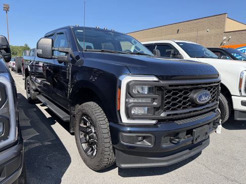 Used 2023 Ford F250 XLT w/ XLT Premium Package AWD/4WD image 2