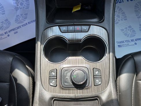 Used 2023 GMC Acadia SLT w/ Elevation Edition FWD image 12