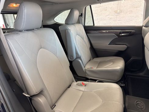 Used 2022 Toyota Highlander Platinum AWD/4WD image 48