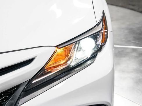 Certified 2020 Toyota Camry SE w/ Carpet Mat Package FWD image 7