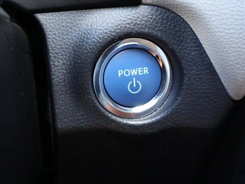 Used 2022 Toyota RAV4 Limited AWD/4WD image 17
