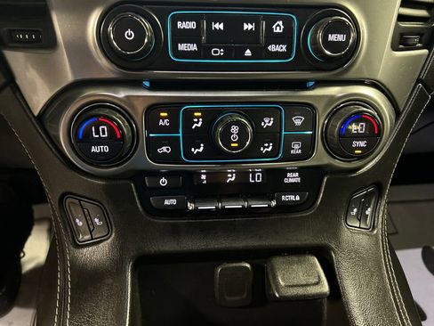 Used 2019 Chevrolet Suburban LT AWD/4WD image 19