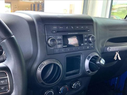 Used 2015 Jeep Wrangler Sport w/ Connectivity Group image 19