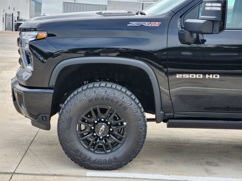 New 2026 Chevrolet Silverado 2500 ZR2 AWD/4WD image 10