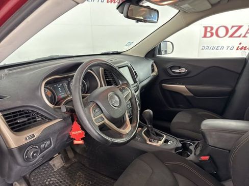 Used 2017 Jeep Cherokee Latitude w/ Cold Weather Group image 12