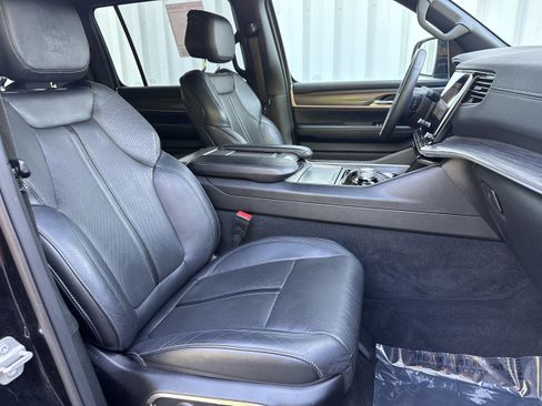 Used 2024 Jeep Wagoneer Series II w/ Flexible Seating Group AWD/4WD image 15