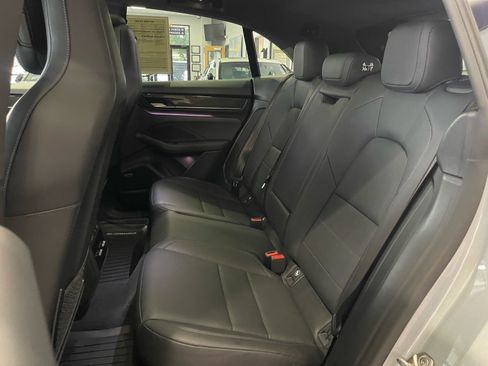Used 2025 Porsche Macan 4S Electric AWD/4WD image 32