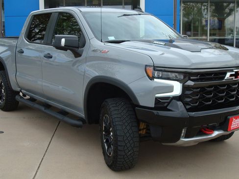 Used 2025 Chevrolet Silverado 1500 ZR2 w/ Technology Package AWD/4WD image 3