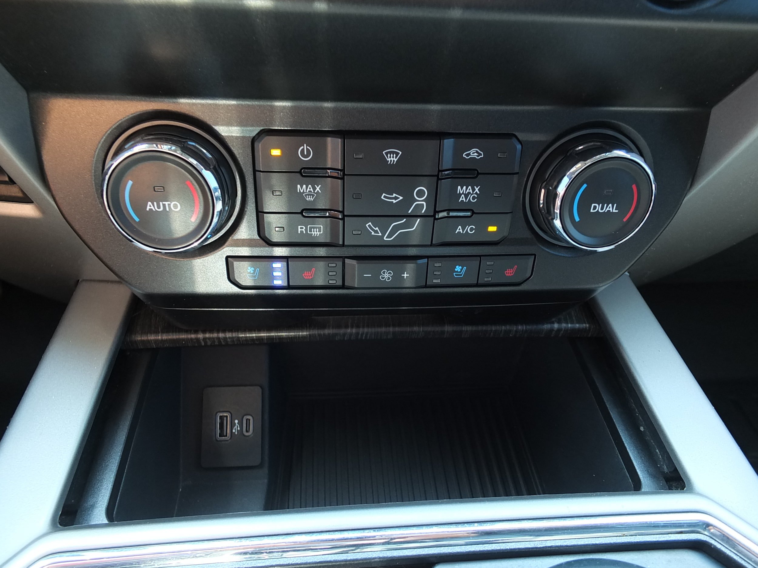 Used 2021 Ford F250 Lariat w/ Lariat Value Package AWD/4WD image 29