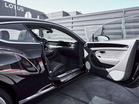 Used 2022 Bentley Continental GT image 23