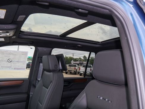 New 2026 GMC Yukon XL Denali w/ Denali Reserve Package AWD/4WD image 9