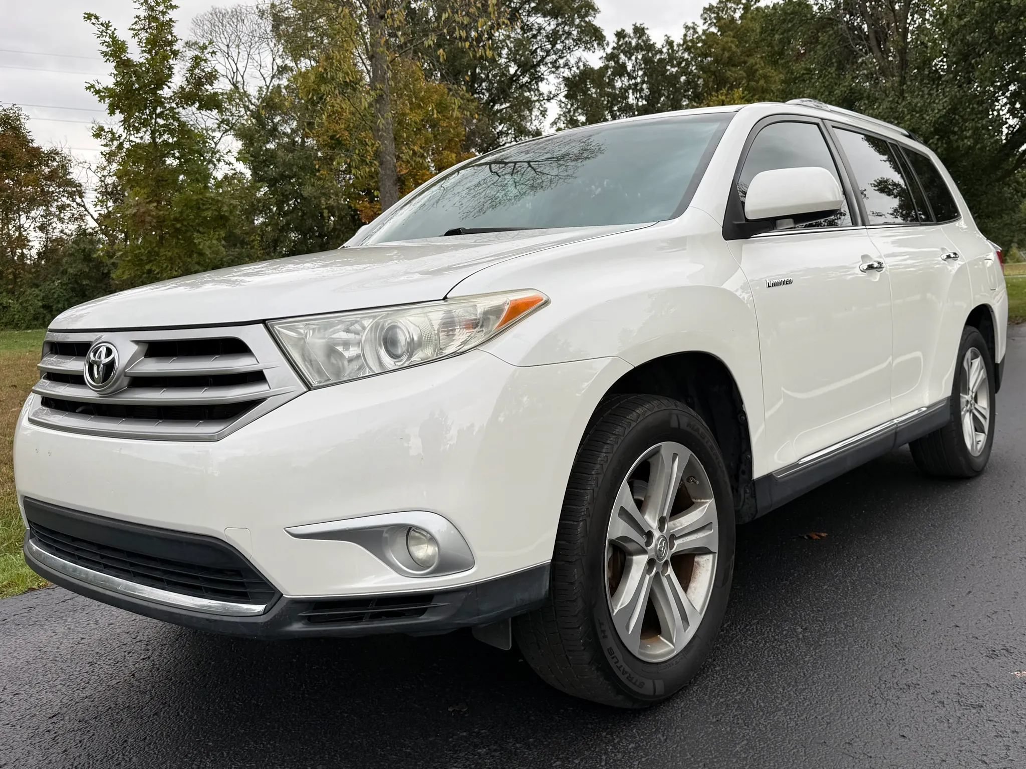 Used 2011 Toyota Highlander Limited w/ Tow Pkg FWD image 1