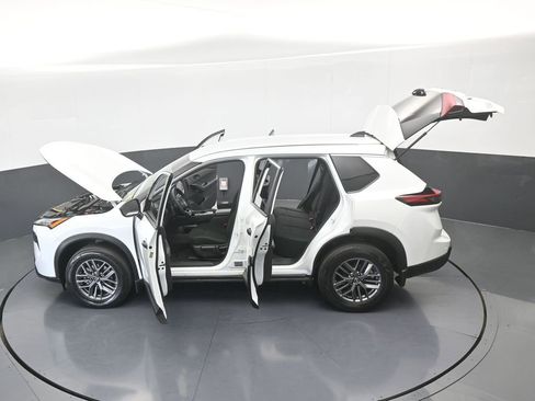 Used 2024 Nissan Rogue S image 59