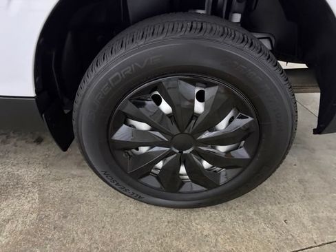 Used 2022 Ford Maverick XL FWD image 9