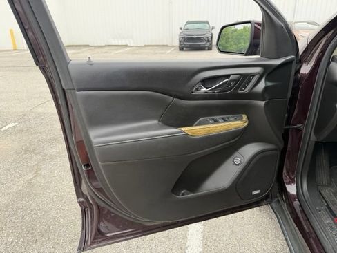 Used 2018 GMC Acadia Denali w/ Technology Package AWD/4WD image 12