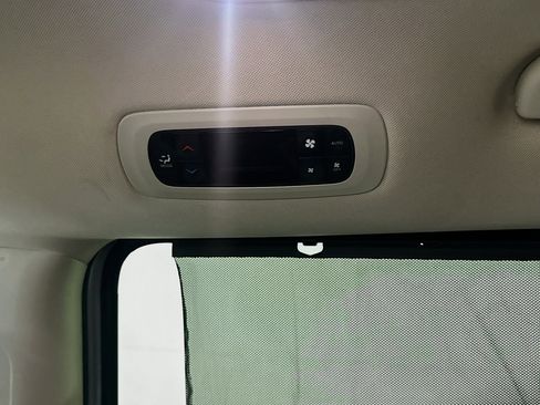 Used 2023 Chrysler Pacifica Touring-L image 26