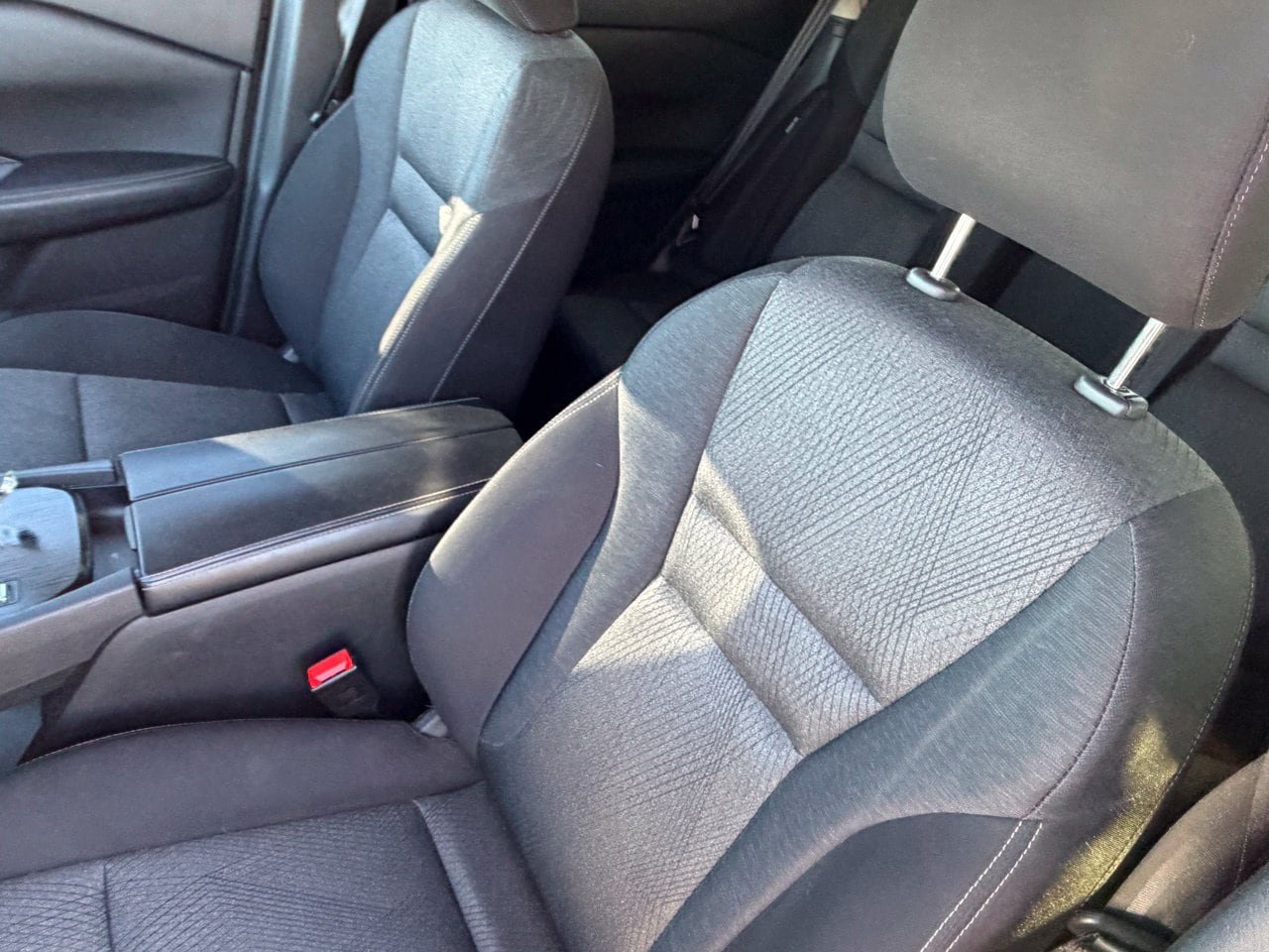 Certified 2025 Nissan Rogue SV FWD image 24