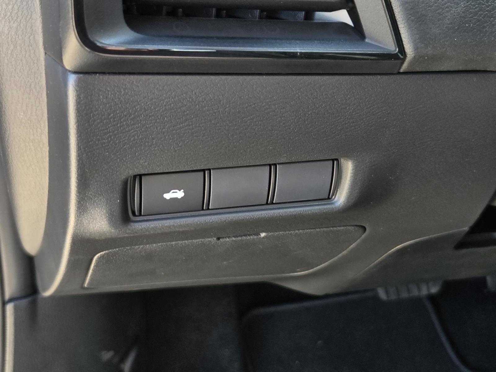 New 2027 Nissan Sentra SR w/ Floor Mat Package FWD image 17