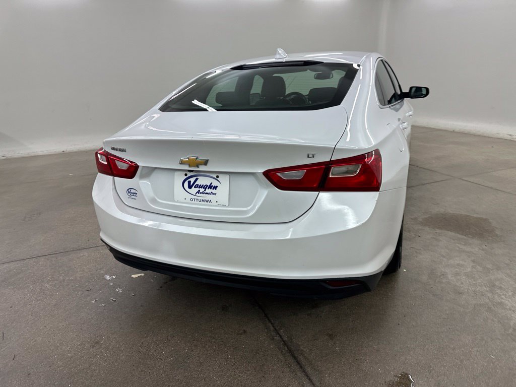 Used 2018 Chevrolet Malibu LT w/ Leather Package FWD image 10