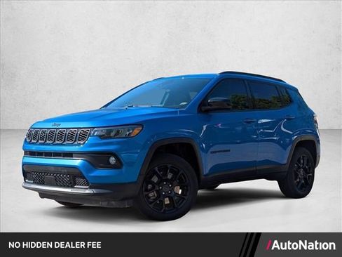 Used 2025 Jeep Compass Latitude w/ Altitude Special Edition AWD/4WD image 1