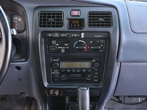 Used 2000 Toyota 4Runner SR5 AWD/4WD image 18