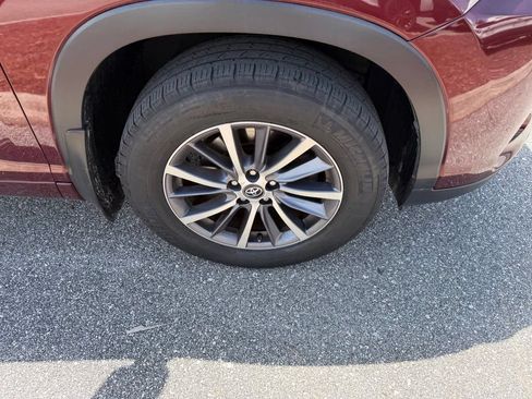 Used 2018 Toyota Highlander XLE AWD/4WD image 4