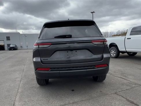 Used 2023 Jeep Grand Cherokee Altitude image 7