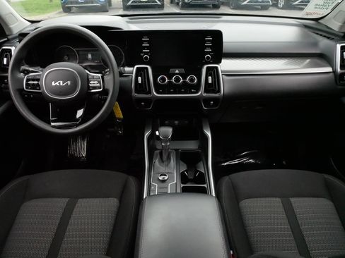 Used 2023 Kia Sorento LX AWD/4WD image 10