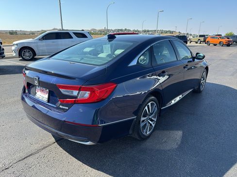 Used 2018 Honda Accord EX image 5