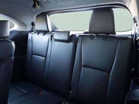 Certified 2022 Toyota Highlander XLE image 13