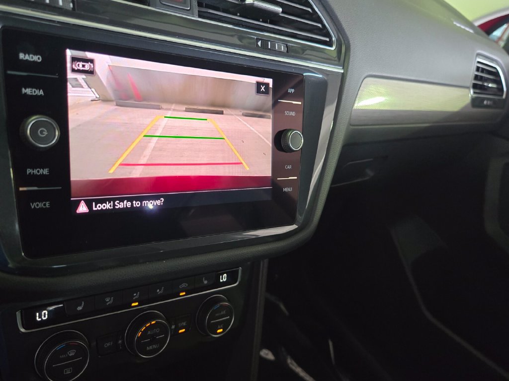 Certified 2021 Volkswagen Tiguan SE w/ Panoramic Sunroof Package FWD image 20