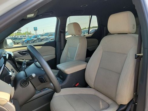 Used 2023 Chevrolet Traverse LS FWD image 12
