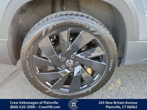 Used 2024 Volkswagen Taos SE AWD/4WD image 19