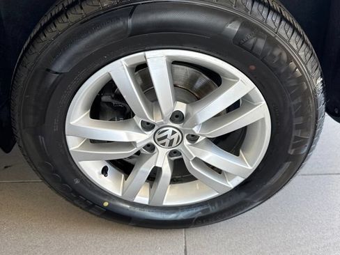 Used 2016 Volkswagen Tiguan S FWD image 18