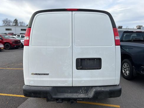 Used 2025 Chevrolet Express 3500 Extended w/ Driver Convenience Package image 5