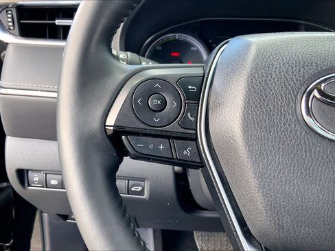 Certified 2024 Toyota Venza XLE image 23