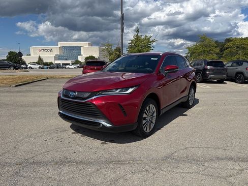 Used 2023 Toyota Venza XLE image 17