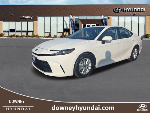 Used 2025 Toyota Camry Hybrid FWD image 1