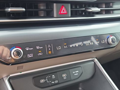New 2027 Kia Carnival LX FWD image 26