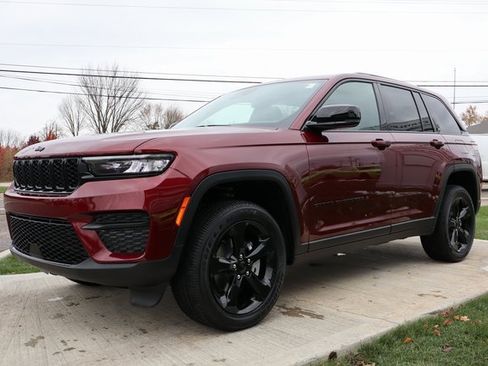 New 2025 Jeep Grand Cherokee Altitude image 6