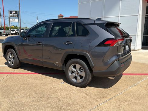 Used 2025 Toyota RAV4 LE AWD/4WD image 3