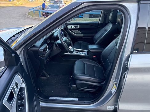 Used 2023 Ford Explorer Limited w/ Limited Technology Package image 20